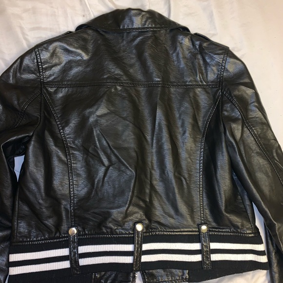 Super cute black faux leather jacket F21 - Picture 4 of 4